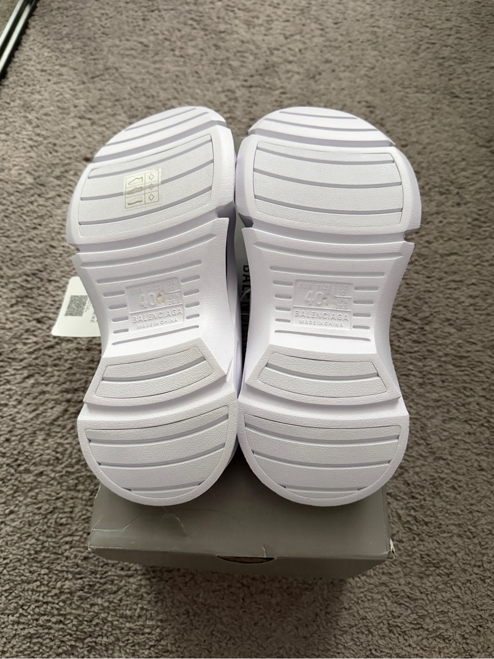 Balenciaga White Mold Slide Sandals - Picture 4 of 6
